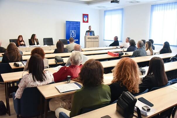 Naslovna - SVEČANO POTPISIVANJE UGOVORA IZMEĐU GRADONAČELNIKA I PREDSTAVNIKA UDRUGA S NAŠIČKOG PODRUČJA